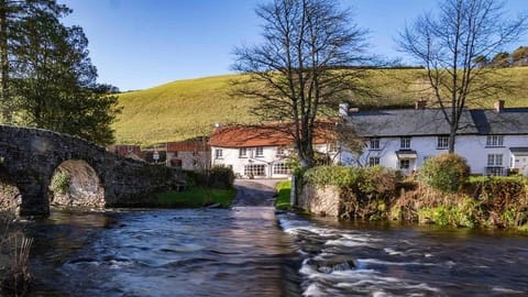 Nearby landmark, Day, Natural landscape, Lake view, River view