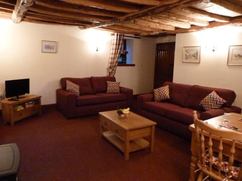 Communal lounge/ TV room, TV and multimedia, Living room, Seating area, Evening entertainment