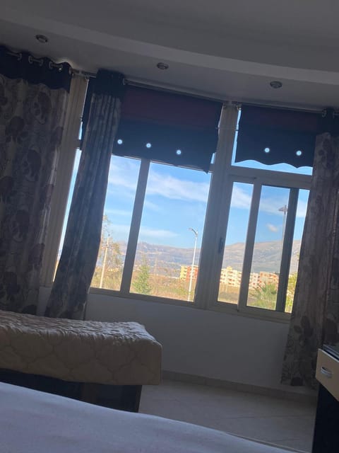 Bedroom, Mountain view