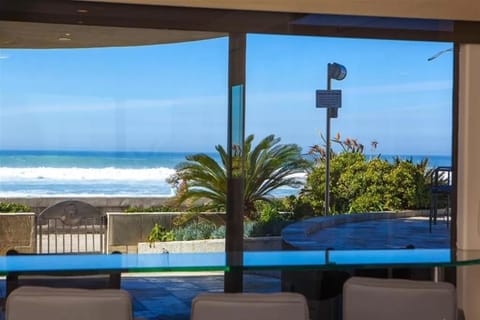 Beachfront 2-Bedroom Apartment With Stunning Ocean Views Copropriété in Mission Beach