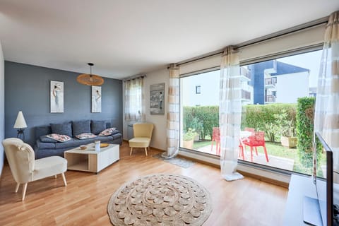 Living room, Garden view