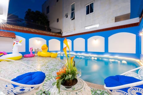 Communal lounge/ TV room, Night, Beach, Evening entertainment, Pool view, Swimming pool, sunbed