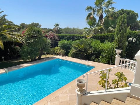 Maison cosy en bordure du golf. Villa in Saint-Raphael