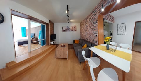 Communal lounge/ TV room, TV and multimedia, Living room, Seating area, Dining area, hair dresser