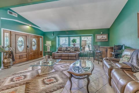 Charming Home with Patios, Near Ruidoso Downs Casino House in Ruidoso