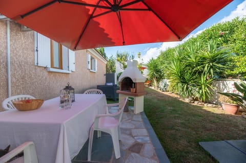 Patio, Garden, Dining area, Garden view