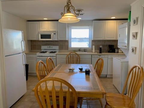 Beautiful Apartment In Brant Beach With 4 Bedrooms And Wifi Apartment in North Beach Haven