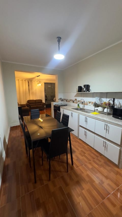 Kitchen or kitchenette, Dining area, minibar, pet friendly, stove