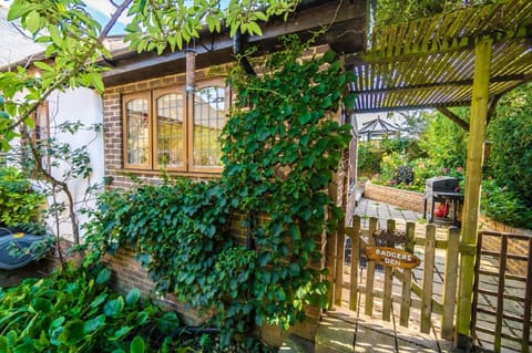 Ferien-Cottage mit Grillplatz im privaten Wintergarten House in Hastings