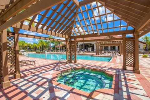 NEW Vacation Townhome Private Pool Near Disney! Maison in Lake Berkley