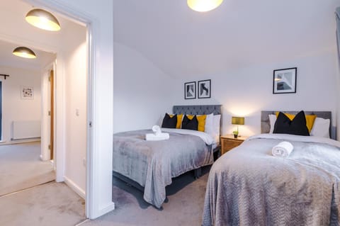 Beautiful Manchester Home Sleeps 9 by PureStay Short Lets Apartment in Manchester