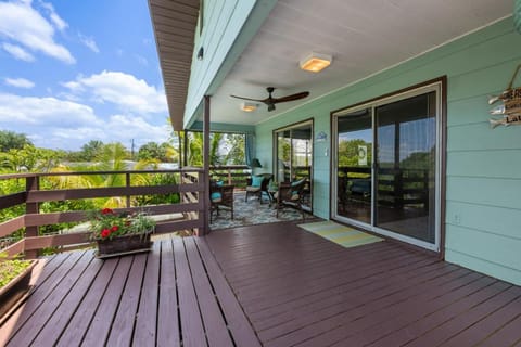 Gulf Access Waterfront Oasis with Heated Pool! Near Beach & Mercato! Haus in North Naples