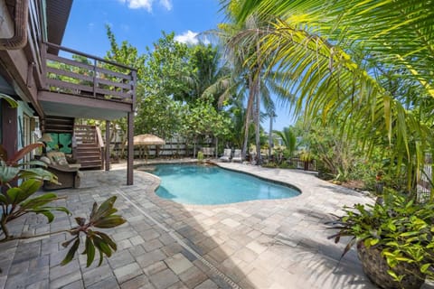 Gulf Access Waterfront Oasis with Heated Pool! Near Beach & Mercato! Casa in North Naples