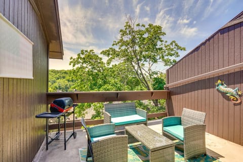 Osage Beach Condo with Deck and Lake Views! Apartment in Lake of the Ozarks