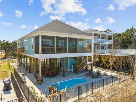 4BR 4th row home on the marsh w Pool House in Oak Island