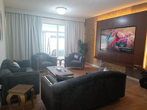 شقة فخمة وواسعة غرفتين luxury and big 2BR Condominio in Ajman