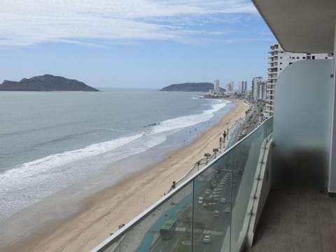 View (from property/room), Balcony/Terrace, Beach