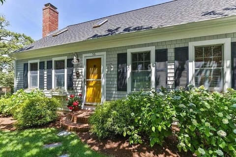 Charming Chatham Abode with Sunroom House in Harwich