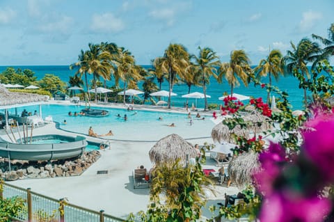 Nearby landmark, Natural landscape, Sea view, Swimming pool, sunbed