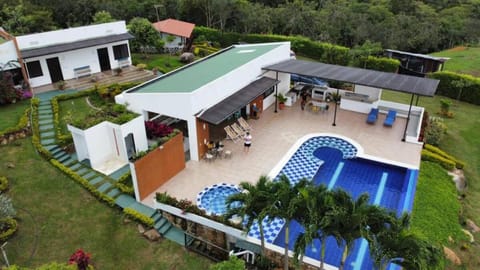 Property building, Day, Garden, Swimming pool