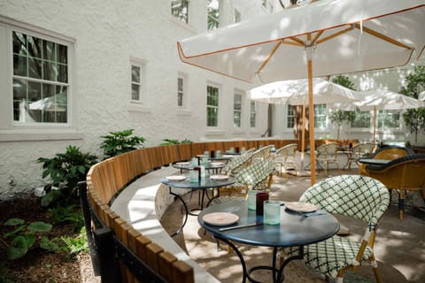 Patio, Restaurant/places to eat