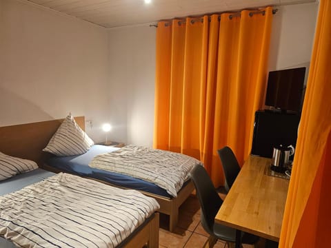 200qm Work and Stay jedes Zimmer mit eigenem Badezimmer, Neu Modernisiert Eigentumswohnung in Eschweiler