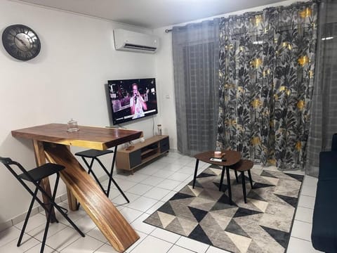 TV and multimedia, Living room, Dining area, air conditioner