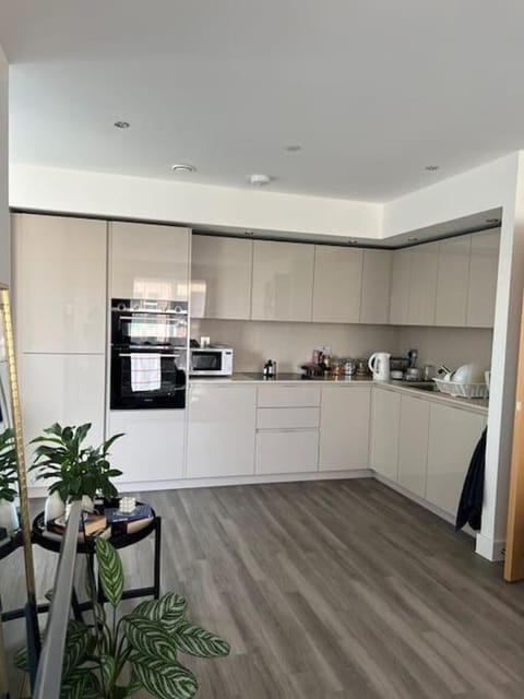 Madika Homes 2 bed 2 bath Apartment Colindale London Appartement in Edgware