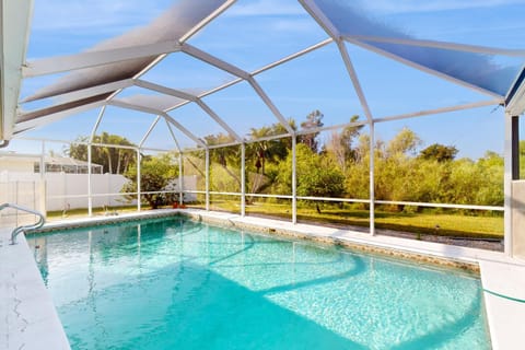The Sun-Drenched Seashell House in Cape Coral