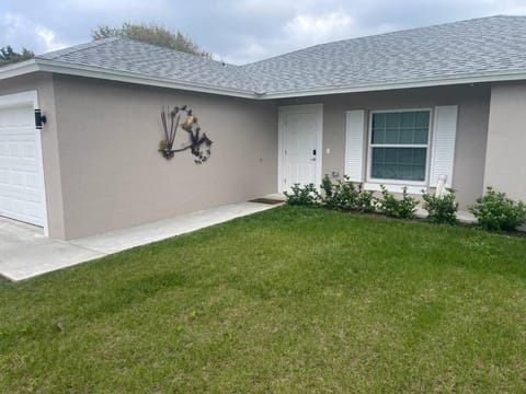 Modern and comfortable new home with hot tub Maison in Port Saint Lucie