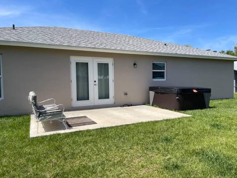 Modern and comfortable new home with hot tub Maison in Port Saint Lucie