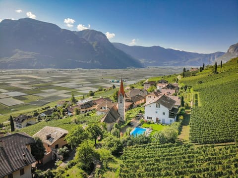 Property building, Day, Natural landscape, Bird's eye view, Mountain view, Pool view, Swimming pool