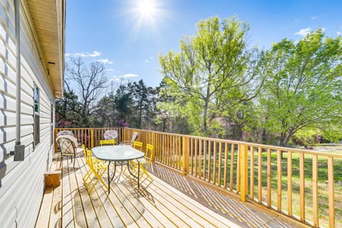 Arkansas Cabin with Deck Less Than 1 Mi to Norfork Lake House in Norfork Lake