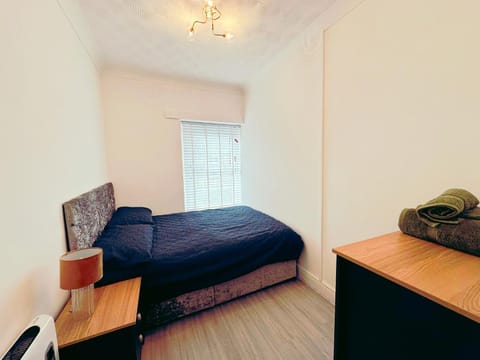 Modern & Stylish 1 bedroom flat in Bridgend town Apartment in Bridgend
