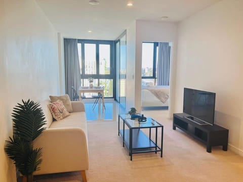 CASSA TOOWONG - Convenient 1B Apt at Central Location with Parking Managed by The Cassa Condo in Toowong
