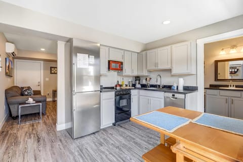 1BR Modern & Chic - Downtown OCC Apartamento in Old Colorado City