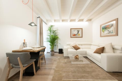 Communal lounge/ TV room, Lounge or bar