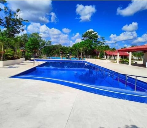 Family accommodation with pool and water park House in Cancun