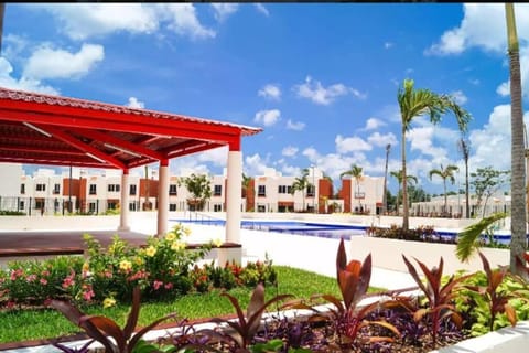 Family accommodation with pool and water park House in Cancun