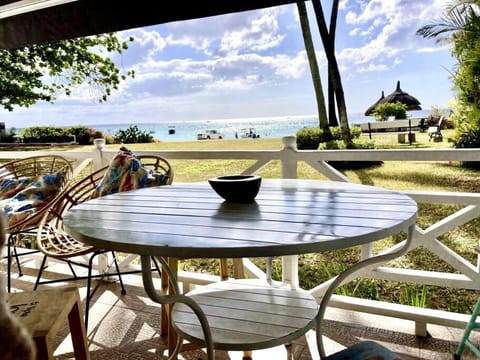 Lovely 3 bedroom beach house on a sandy beach Haus in Trou-aux-Biches