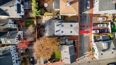 Historic Downtown Townhouse Beautiful Kitchen Parking House in Newburyport