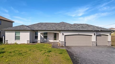 The Cape Escape Pet-Friendly Sleeps 7 House in Cape Coral