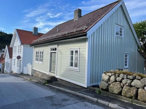 Property building, Day, Neighbourhood, Street view