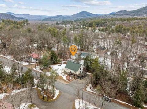 Minutes to Downtown & National Forest Ash Lodge House in North Conway