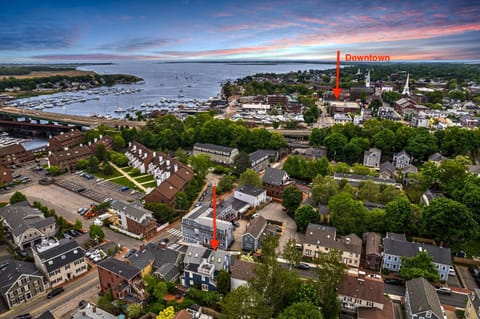 Steps to Downtown Rooftop Deck Flexible Temp Stay House in Newburyport