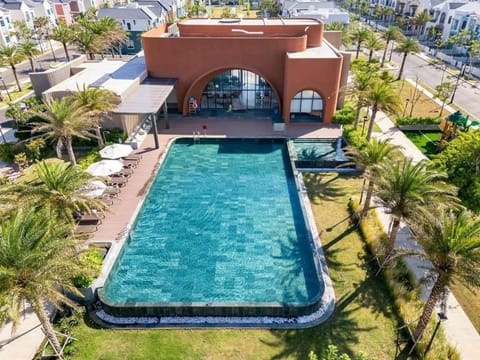 Bird's eye view, Swimming pool