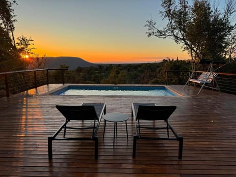 Swimming pool, Sunset, sunbed