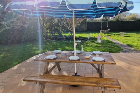 Patio, Garden, Dining area, Garden view