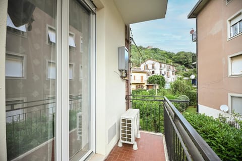 Property building, Garden, Balcony/Terrace