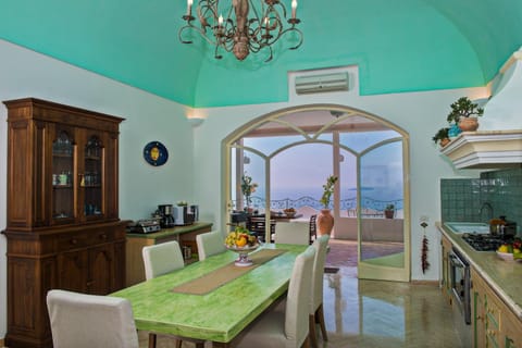 Dining area, Breakfast